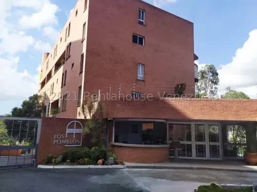 Apartamento En Venta Con Terraza De Ochenta Y Tres Metros Y Pisos De Mármol En Los Pomelos #22-4842