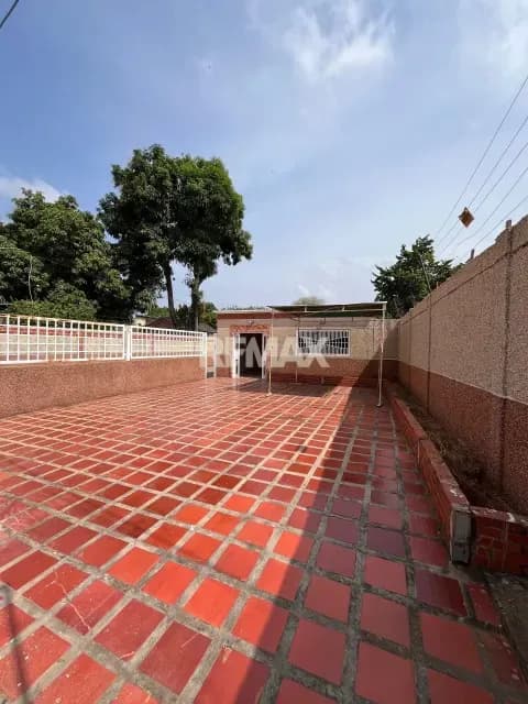 Vende Casa Comercial en Sector Grano de Oro*