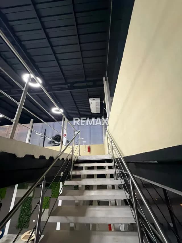 EN VENTA LOCAL COMERCIAL Y CASA DE 800 METOS CUADRADOS EN LA MILLA DE ORO DE TUCACAS