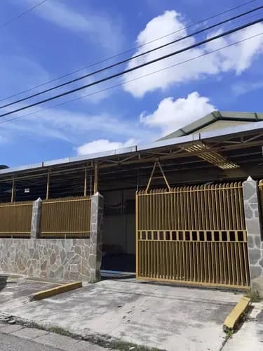 En Venta Excelente Galpón En La Zona Industrial La Quizanda, Valencia - Edo. Carabobo. Excelentes Vías De Acceso Al Galpón Área De 1.500 M2 De Construcción Y De Terreno. An