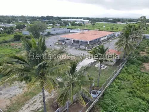 En Venta Lujosos Locales Ideal Para Salón De Fiestas, Iglesias, Al Norte De Barquisimeto, Amplio Terreno, Espacioso Salón Equipado Con Aire Acondicionado, Moderna Cocina. Maritza Lucena