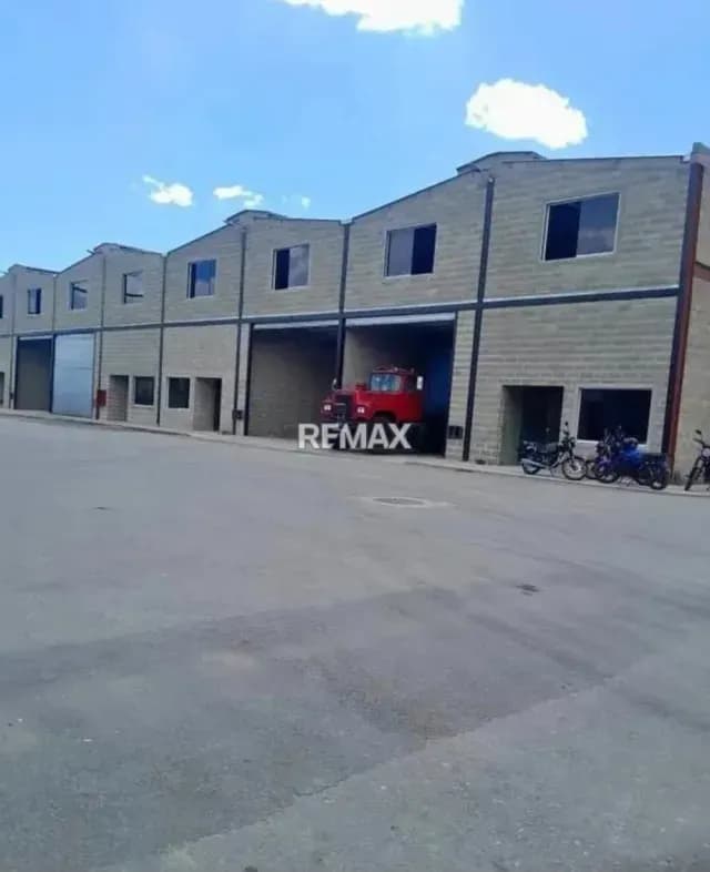 Venta de Galpon en San Diego Zona Industrial Monte Real de 700 mts2.