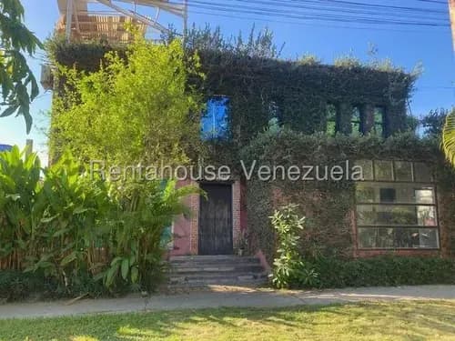 Jv Vende Townhouse Ubicado En San Diego, Monteserino, Tu Proyecto De Vida En San Diego Propiedad Con Entradas Independientes Y Local A Pie De Calle. 26-11109 Abril14