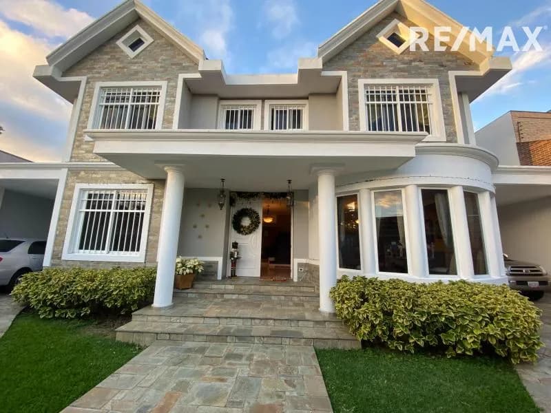 En venta casa de ensueño en Lomas de la Lagunita, El Hatillo