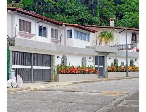 Vendo Casa Actualizada 440m2 5h/6b/4p Los Naranjos 2112