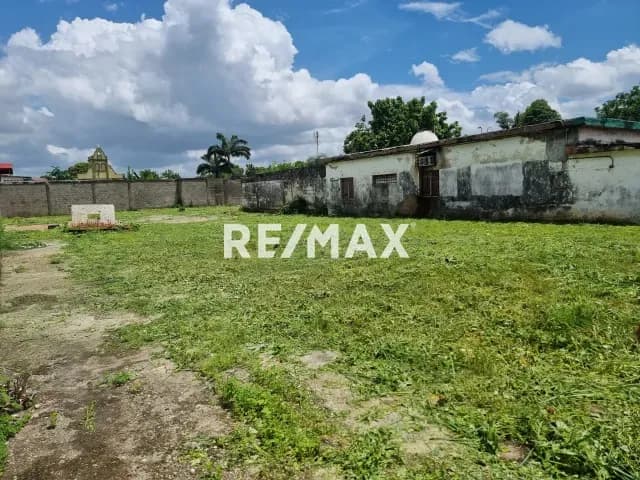 En Venta Céntrico y amplio terreno privado