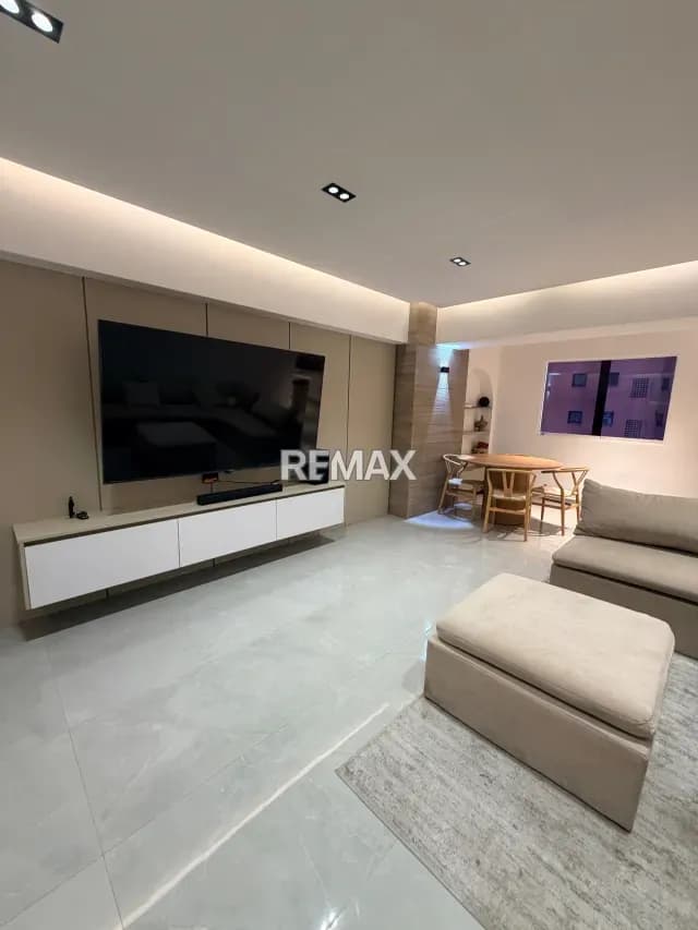 EN ALQUILER HERMOSO APARTAMENTO AMOBLADO