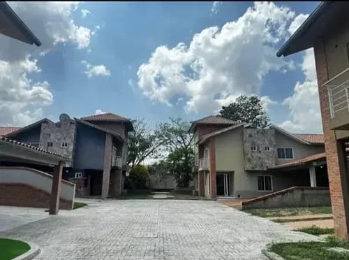 En Venta Tonwhouse Grande En Villas De San Diego Country Club. Semi Amoblado. Jmgb