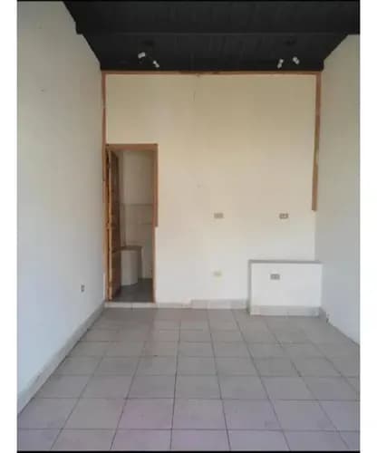 Alquila Local Comercial La Esmeralda Z43-04