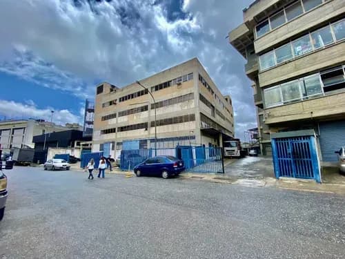 Piso En La Zona Industrial Guaicay 450 M2, 3 Cubiculos, 2 Baños Acropolis Mm