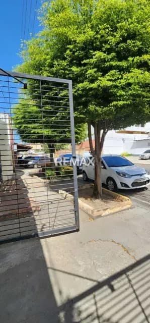 CASA COMERCIAL EN CECILIO ACOSTA CON 3F