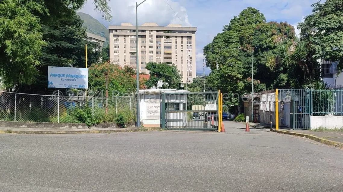 Comercial (Estacionamiento) en Venta en El Marques, Distrito Metropolitano