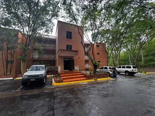 Se Vende Apartamento Res.trigal Country Piso Bajo. Rg. Pisos En Porcelanato Que Aportan Elegancia Y Frescura. Cocina Empotrada Y Totalmente Equipada, Lista Para Tus Mejores Recetas.