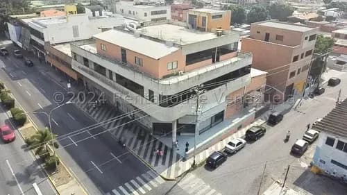Gisselle Lobo Tiene En Venta Maravilloso Edificio Comercial En Todo El Corazon De Barquisimeto Cuenta Con 3 Pisos Salones Amplios Oficinas Modernas Una Comoda Cantina Excelente Inversion 2 4 2 7 3 3 9