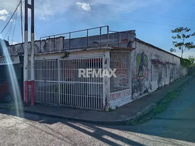 LOCAL COMERCIAL EN ALQUILER AV PRINCIPAL DE LA CRUZ