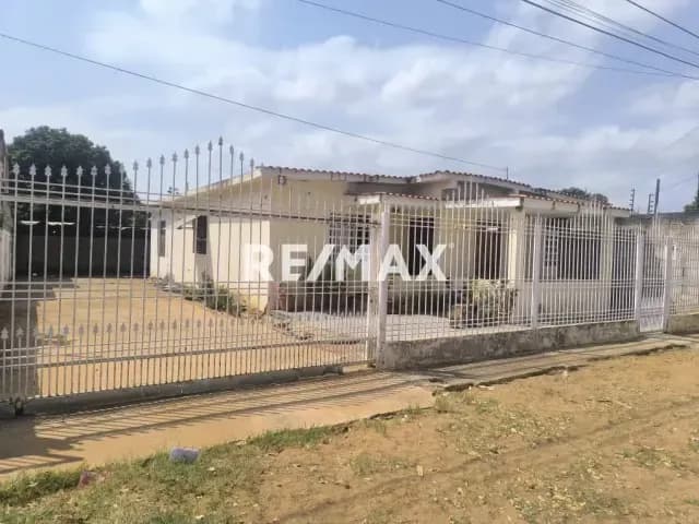 VENTA CASA EN SECTOR SIERRA MAESTRA