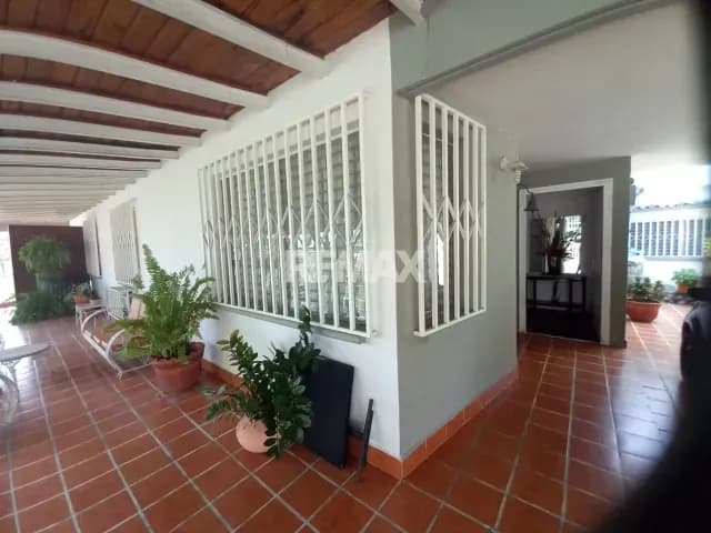 Un Lugar Extraordinario donde se combina lo hermoso, lo armónico con una conexion increible con la naturaleza. Casa disponible para la Venta, excelente abrigo para tu hogar