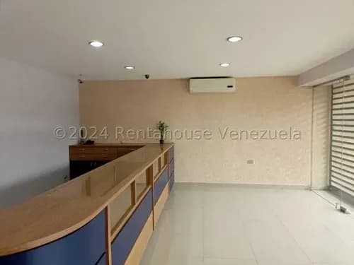 Daniela Linarez Vende Edificio Comercial De 2 Plantas A Pie De Calle Con 2 Santamarias, Fachada De Vidrio, Tanque Subterráneo 4000l, Circuito Cerrado 14 Cámaras, Este De Barquisimeto