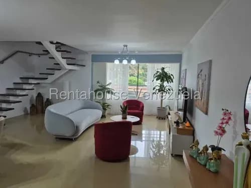 Las Acacias Yt 26-16701 Se Vende Apartamento Dúplex Con Terraza, De Tres (3) Habitaciones Con Baños Completos, Una (1) Habitación Tipo Estudio Y Dos (2) Medio Baños Tres (3) Puestos De Estacionamiento
