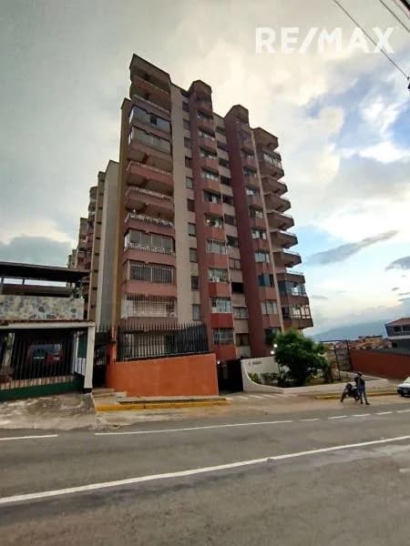 SE VENDE APARTAMENTO EN RES. EL BOSQUE