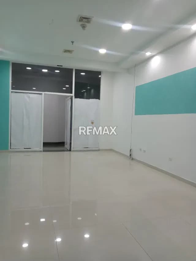 Local Comercial Centro de Conveniencias Xpress Macaracuay III