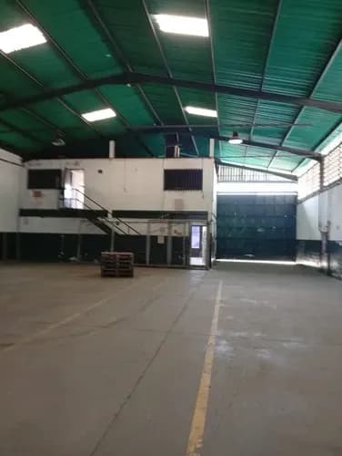 Ez Platinum En Venta / Alquiler Galpón En La Zona Industrial Castillito - San Diego. Código 31-16 Datos Generales: Terreno: 3.010 M2 Construcción Total: 2.829,45 M2 Tipo Y Uso Del Inmueble: Galpón/i