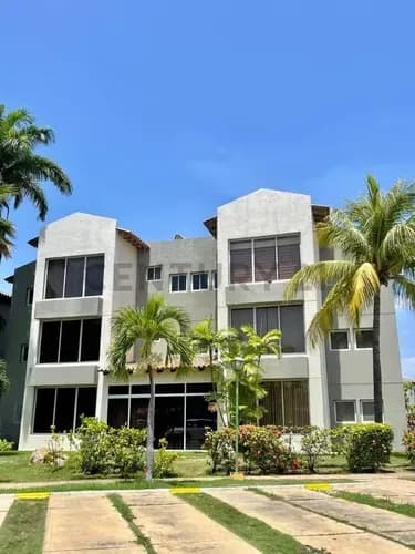 Apartamento En Alquiler En Lechería. C.r Puerto Aventura
