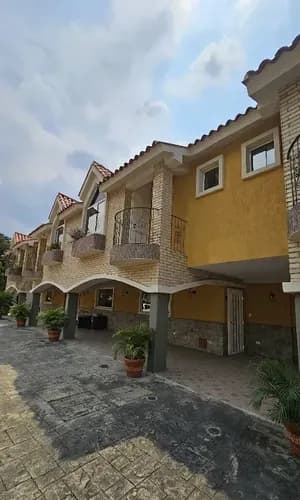 Ubicado En El Prestigioso Urbanización Barrio Sucre En El Conjunto Villas Paradise ¡tu Próximo Hogar Te Espera Negociable Y Con Financiamiento Queda Totalmente Amoblado