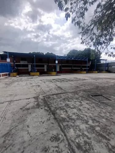 Galpon Embotelladora De Agua Y Fabrica De Hielo