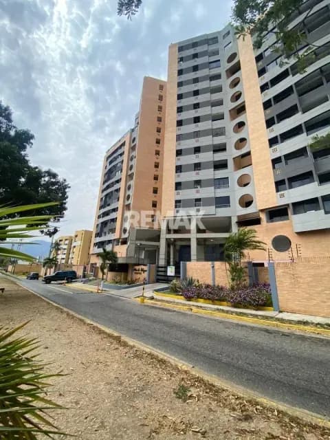 Apartamento en venta en Res. Monte Alegre Country, Urb. Tazajal