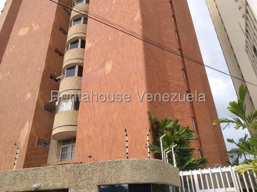 Apartamento (Duplex) en Venta en El Milagro, Zulia