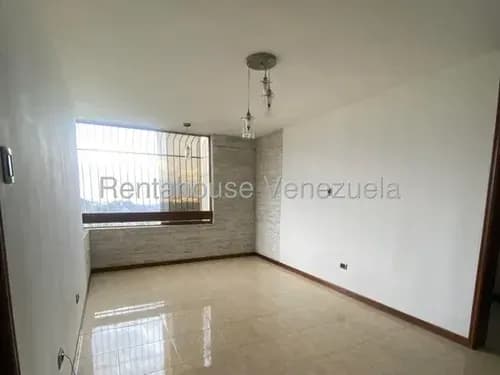 Hermoso Apartamento Con Excelente Distribución Y Una Extraordinaria Vista. 26-16103 Js