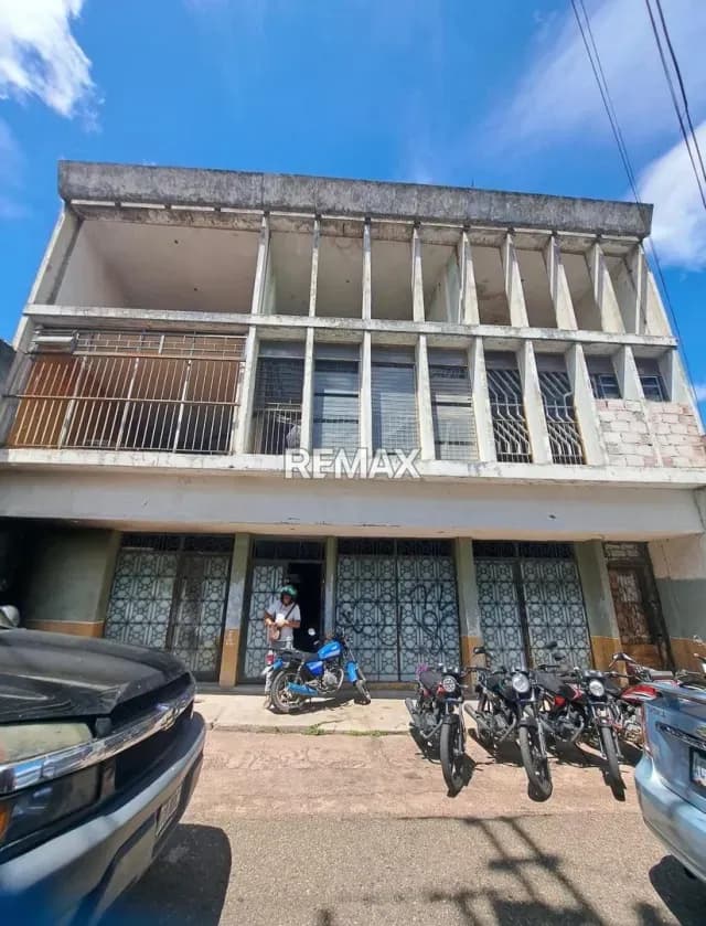 En venta Edificio en obra gris de 3 pisos en el Centro