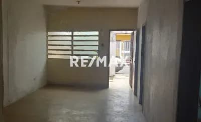 :UNA OPORTUNIDAD ECONÓMICA PARA VIVIR EN EL CASCO DE LA CIUDAD Se vende Casa estratégicamente ubicada. Urb. 24 de Julio. Cercania y accesibilidad garantizada