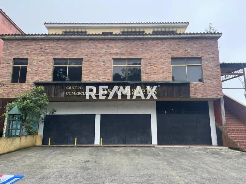 SE VENDE EDIFICIO C.C. LOS CHALET KM 21 DEL JUNQUITO