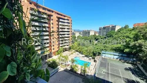 Tg Apartamento En Venta En Las Esmeraldas, Piso Medio Con Amplios Espacios, Vista Panorámica 26-18913