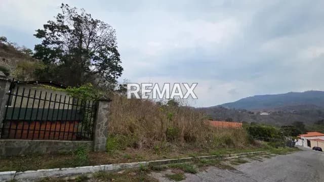 VENTA DE TERRENO EN URB. CARIALINDA. 1238m2.
