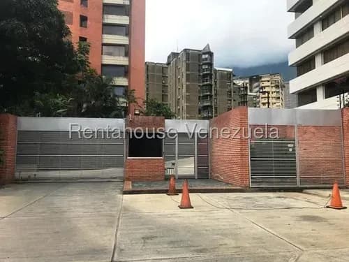 En Apartamento A Externa Con Excelente Ubicación En Los Dos Caminos 26-18801