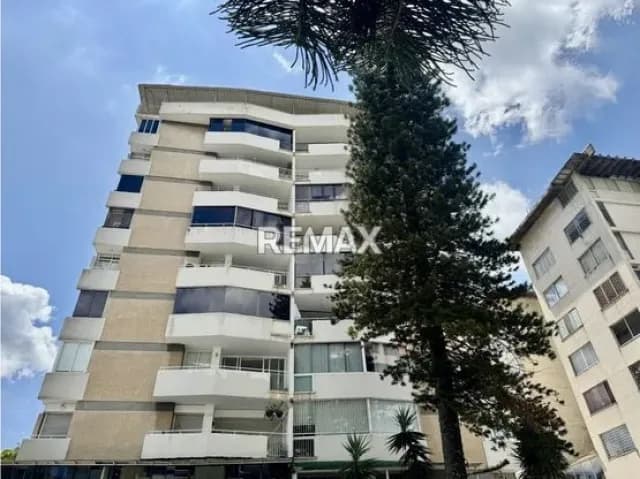 En Alquiler Bello Apartamento en Los Palos Grandes 133m²