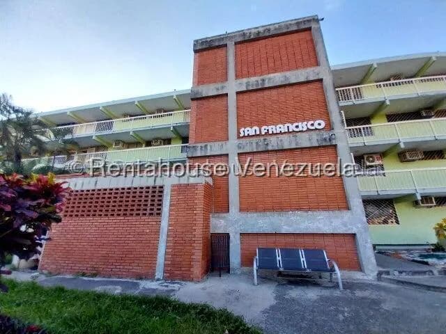 Apartamento (1 Nivel) en Alquiler en Los Chaguaramos, Aragua