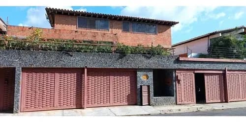 Casa En Venta De 710m2 Multifamiliar Cumbres De Curumo Baruta Caracas