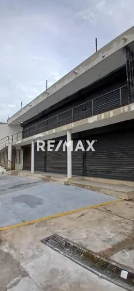 Mini Centro comercial en venta. Av principal del Pinar