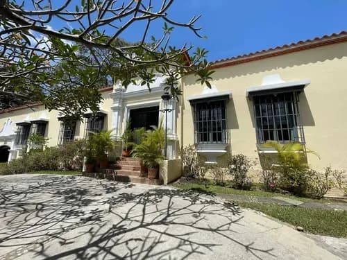 En Venta Casa 1000m2 5h+4s/10b+s/8p Los Chorros