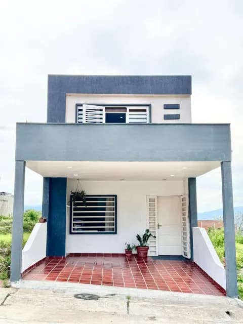 SE VENDE CASA EN LOS CEDROS