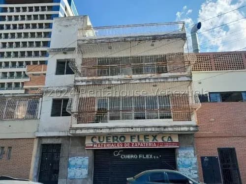 Dennymar, Edificio En Venta Para Remodelar Sin Estacionamiento. El Cual Ofrece 3 Apartamentos, 1 Por Piso Y Un Local Comercial. Y Un Galpón En Venta Con Oficinas, Apartamento Y Un Galpón Industrial.
