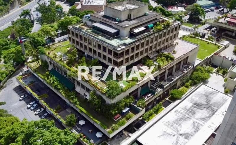 En Venta Oficina CC La Piramide Pdos del Este