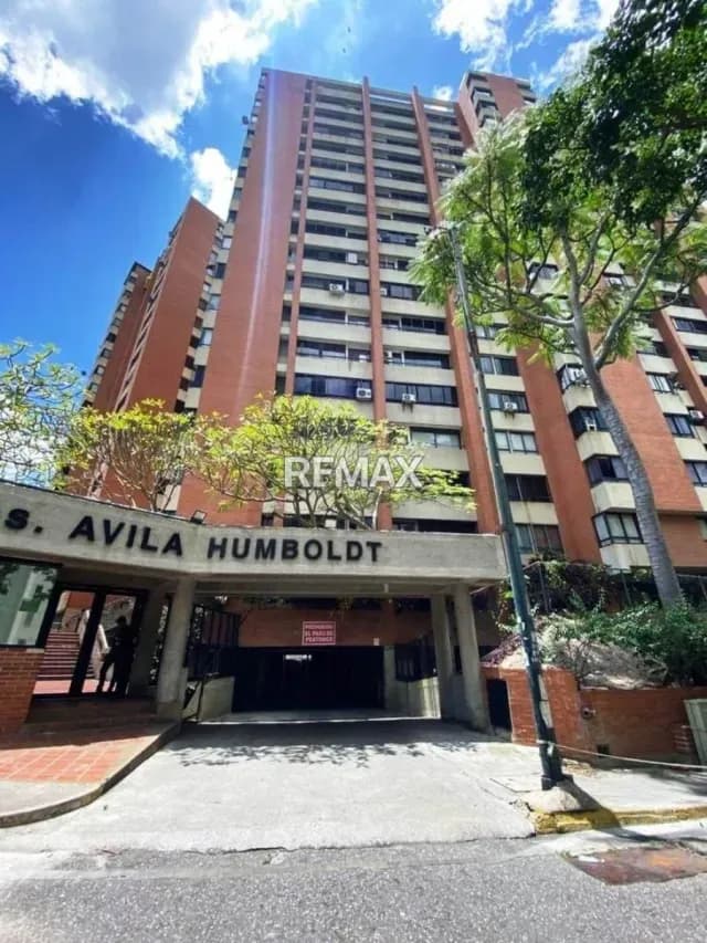 APARTAMENTO EN VENTA - URB. LOMAS DEL AVILA