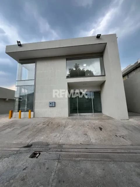 ALQUILER DE CASA COMERCIAL DOS NIVELES EN SANTA CECILIA VALENCIA
