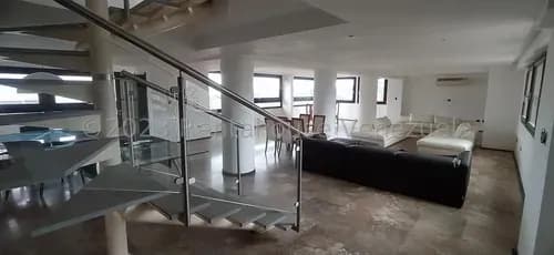 Penthouse En Venta De 490 Mts Colinas De Valle Arriba Baruta Mls #26-1166 (zg)