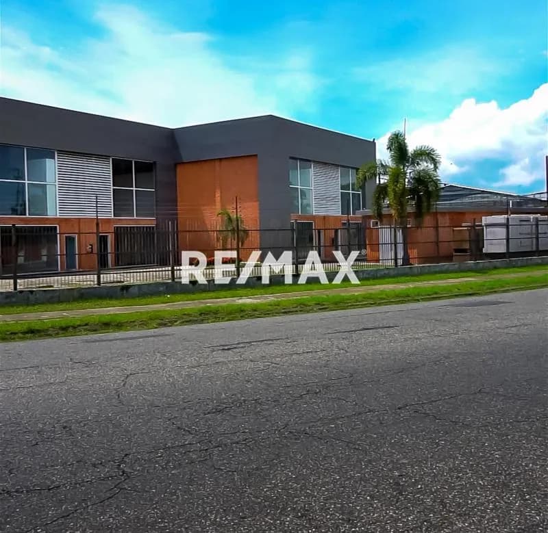 EN VENTA COMPLEJO INDUSTRIAL DE GALPONES, URB EL RECREO